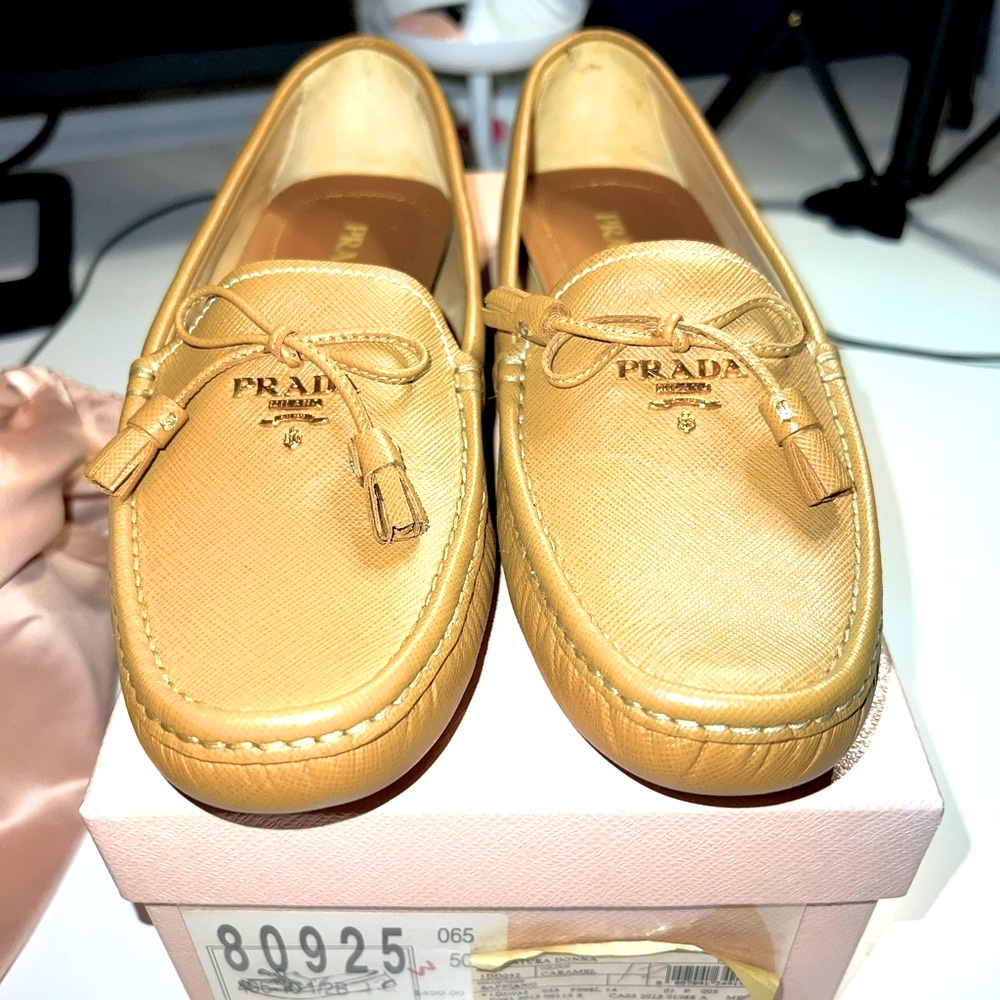 AUTHENTIC PRADA Saffiano Calzatura Donna Fuoco Women's Loafers / Moccasins